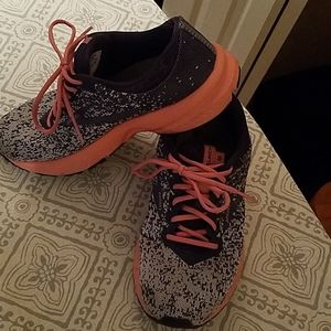 👟Brooks 👟